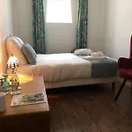 Le Château Des Rêves De Fresnel Bed & Breakfast *