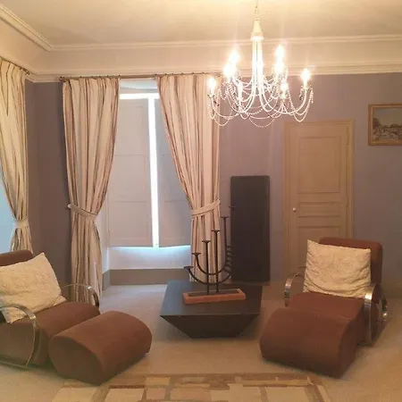 Le Chateau Des Reves De Fresnel Bed & Breakfast