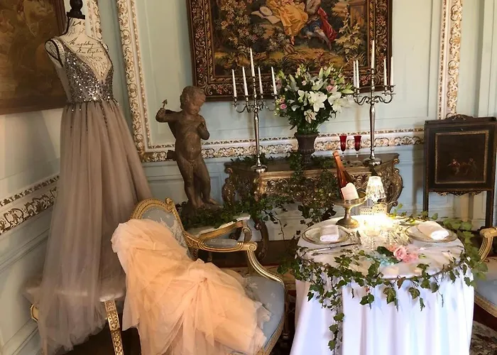 Le Chateau Des Reves De Fresnel Bed & Breakfast