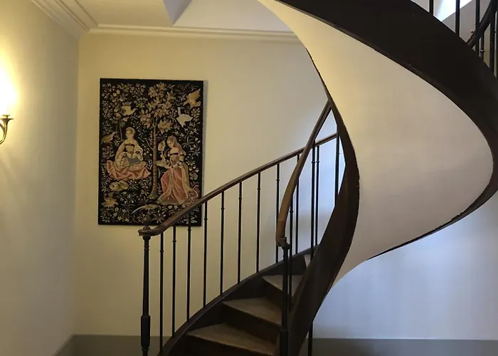 Le Chateau Des Reves De Fresnel Bed & Breakfast