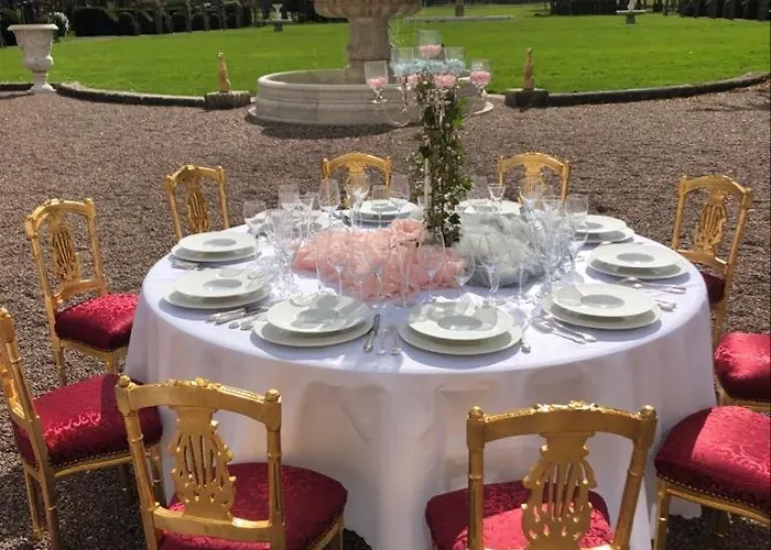 Le Chateau Des Reves De Fresnel Bed & Breakfast